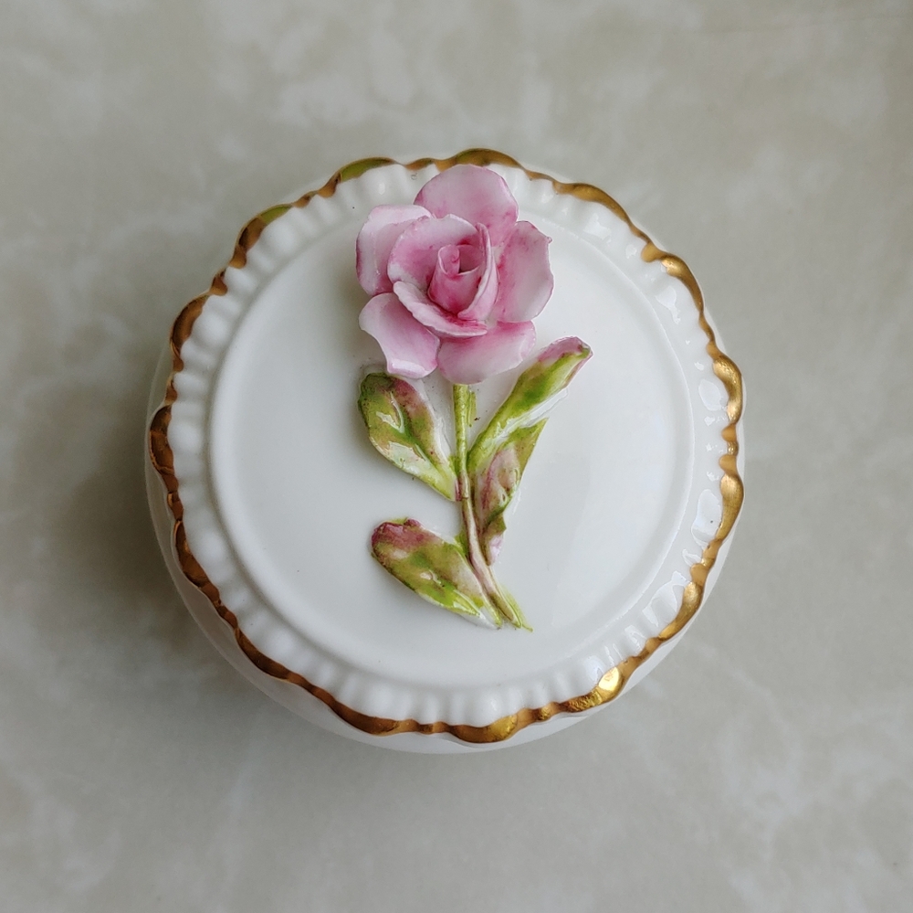 Coalport Bone China Pink Rose Round Trinket Box